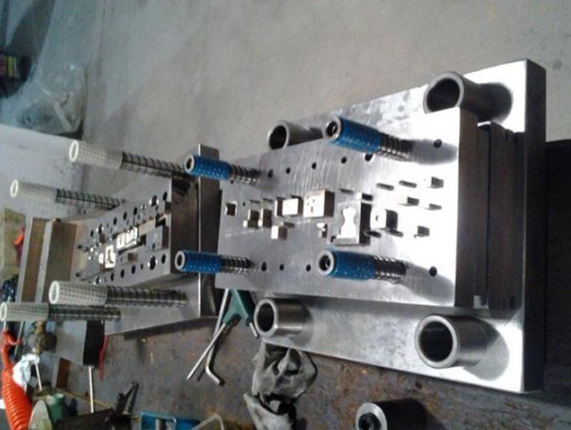 华龙模具制造-12