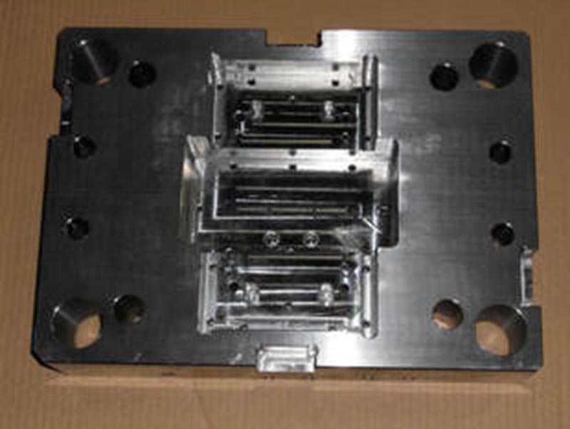 华龙精密塑料模-06